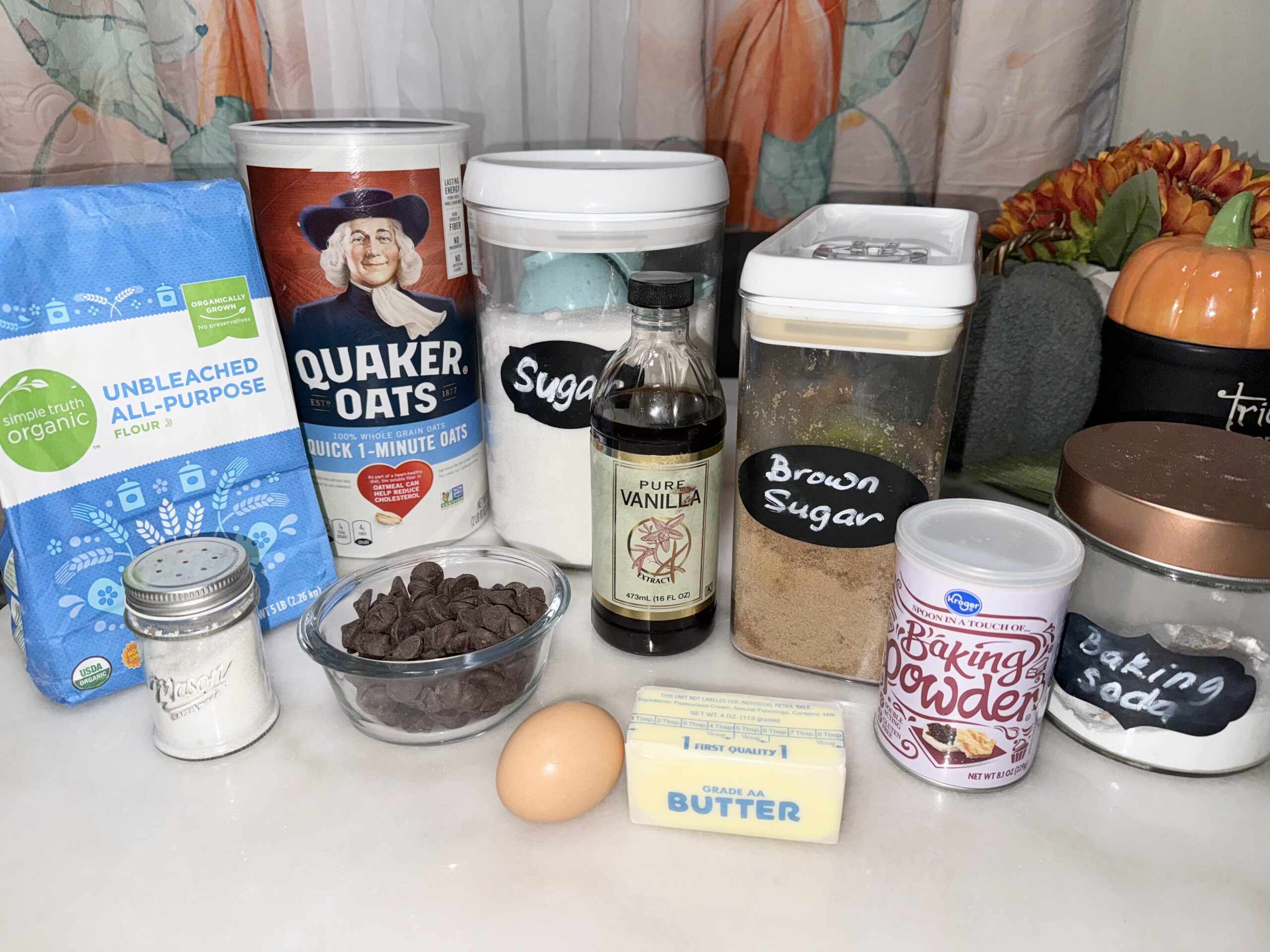 INGREDIENTS FOR OATMEAL CHOCOLATEC HIP COOKIES
